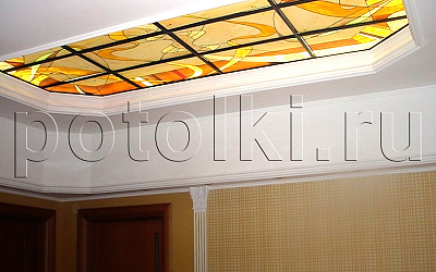 Tp 25_1 Витраж Тиффани в потолочной нише - освещение в холле